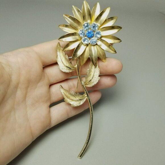 Vintage Huge Blue Rhinestone and Gold Tone Long Stem Flower Brooch, 5 Inches - Picture 6 of 7